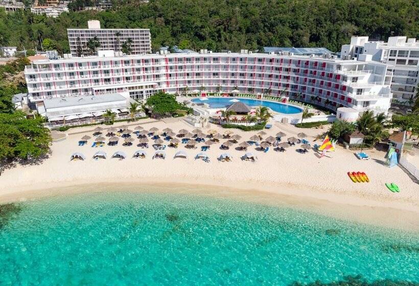 Hotel Grand Decameron Cornwall Beach, A Trademark All Inclusive Resort