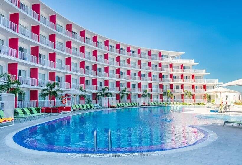 Hotel Grand Decameron Cornwall Beach, A Trademark All Inclusive Resort