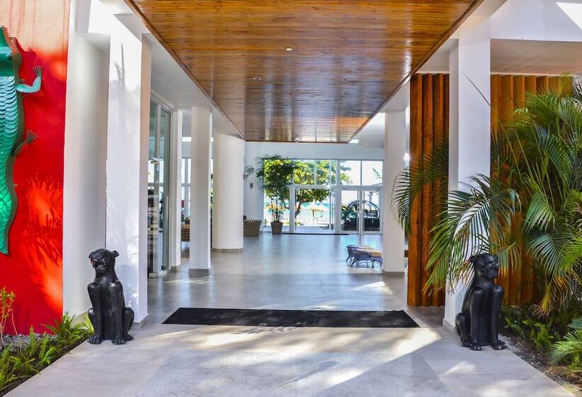 Hotel Grand Decameron Cornwall Beach, A Trademark All Inclusive Resort