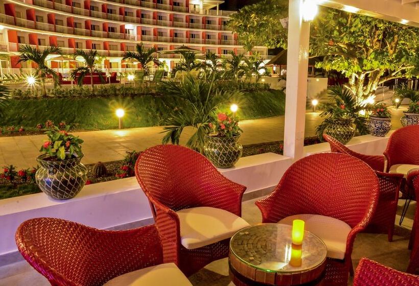 Hotel Grand Decameron Cornwall Beach, A Trademark All Inclusive Resort