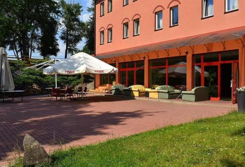 בית מלון כפרי Salis Resort