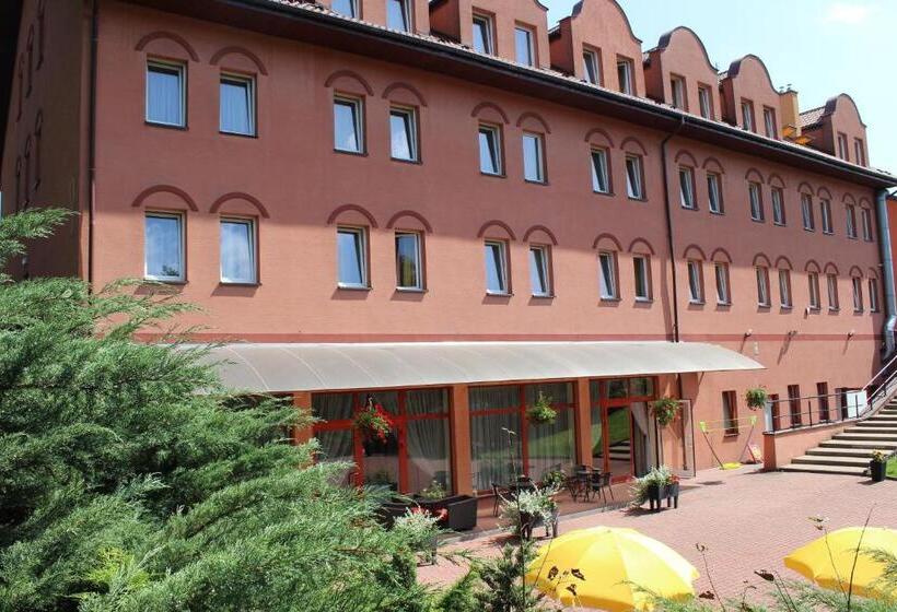 בית מלון כפרי Salis Resort