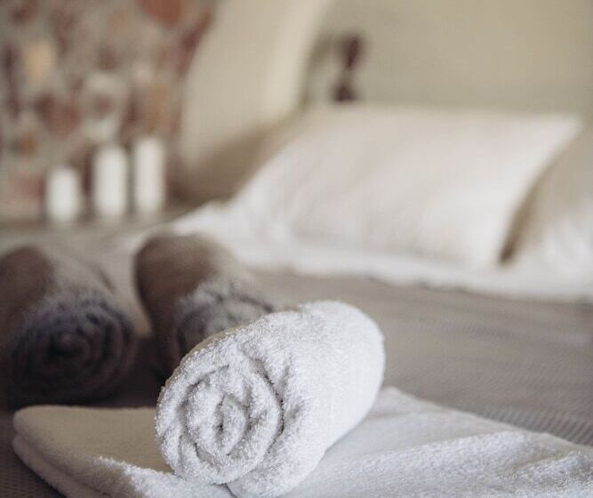 בית מלון כפרי Santorini Villas