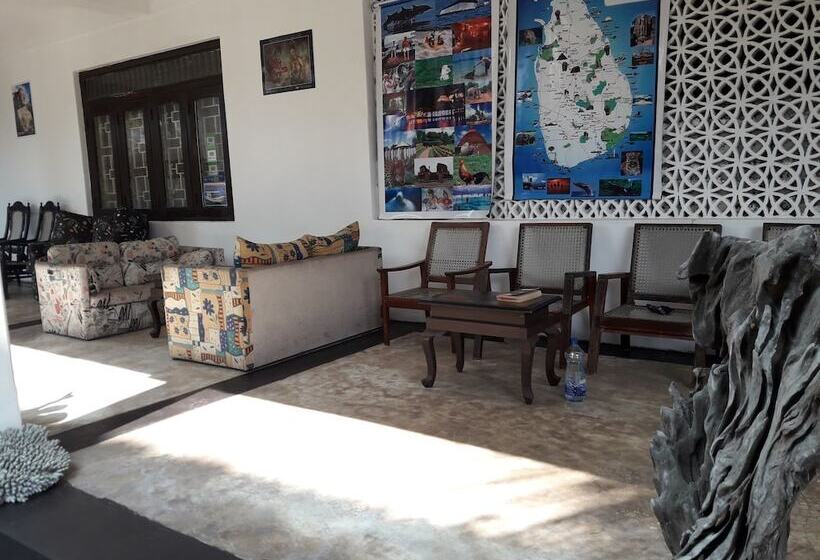 Отель Sea Front Hikkaduwa