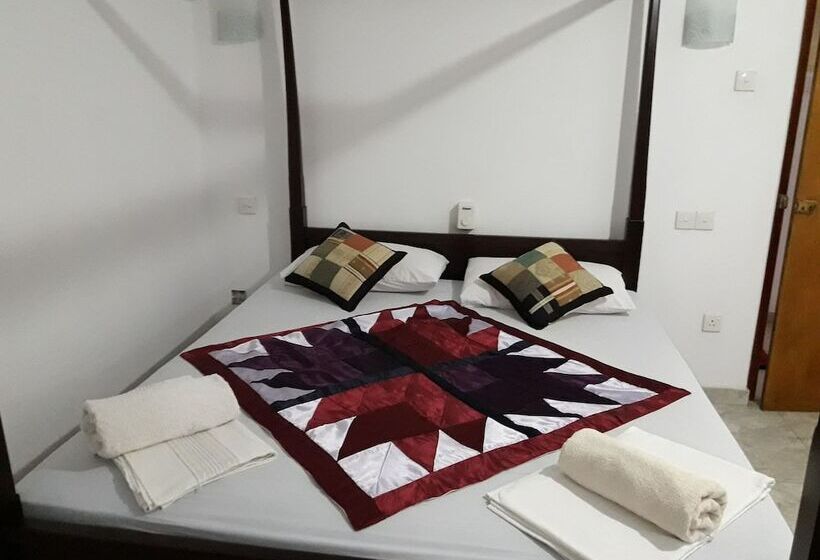 Отель Sea Front Hikkaduwa