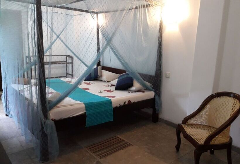 Отель Sea Front Hikkaduwa