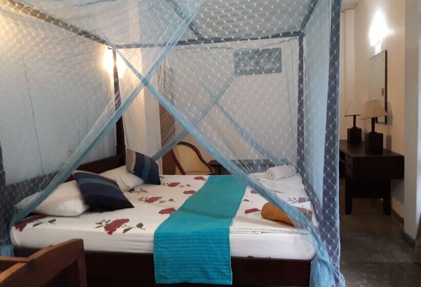 Отель Sea Front Hikkaduwa