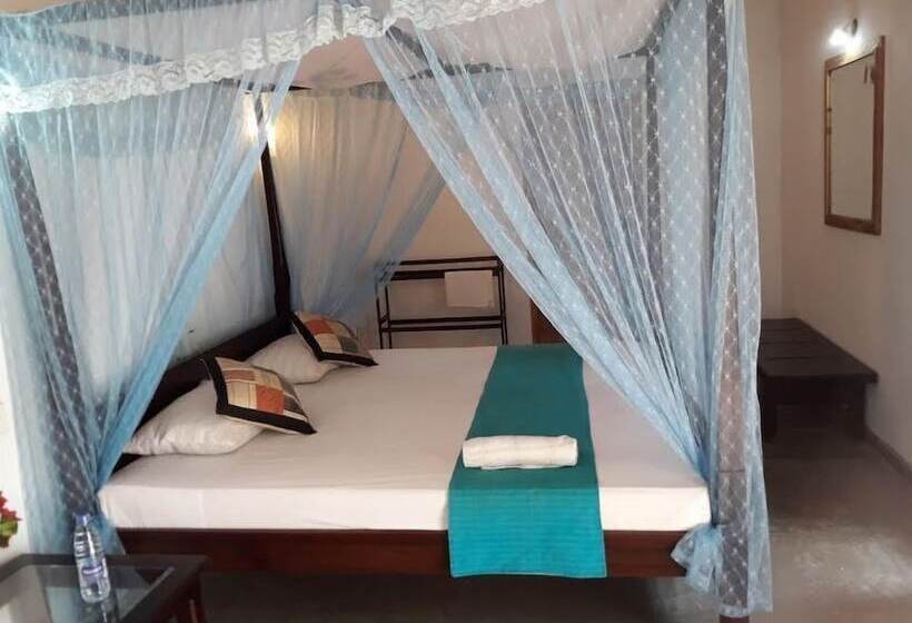 Отель Sea Front Hikkaduwa