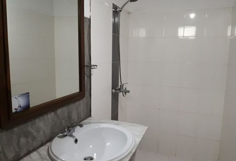 Отель Sea Front Hikkaduwa