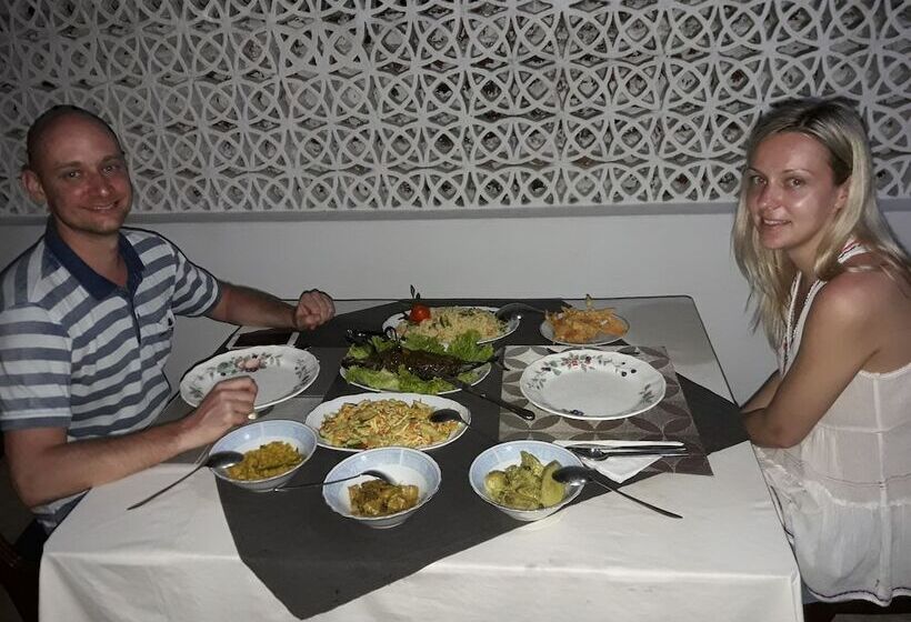 Отель Sea Front Hikkaduwa