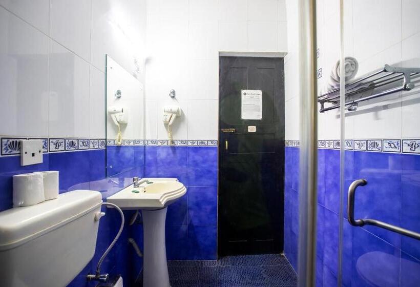 Отель Silver Sands Sunshine Angaara