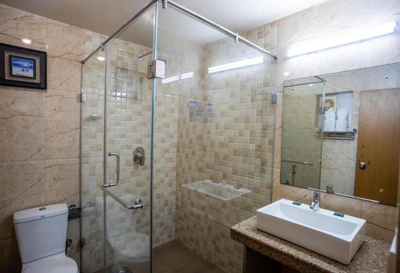 Отель Silver Sands Sunshine Angaara