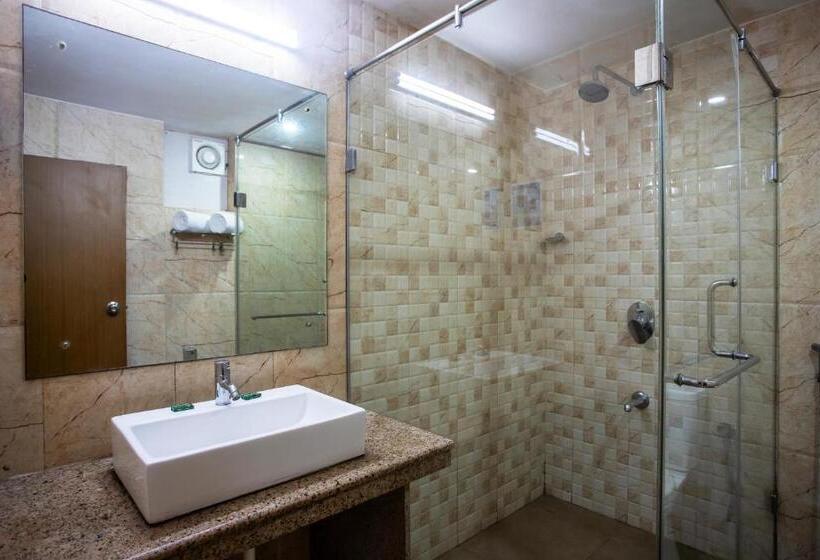 Отель Silver Sands Sunshine Angaara