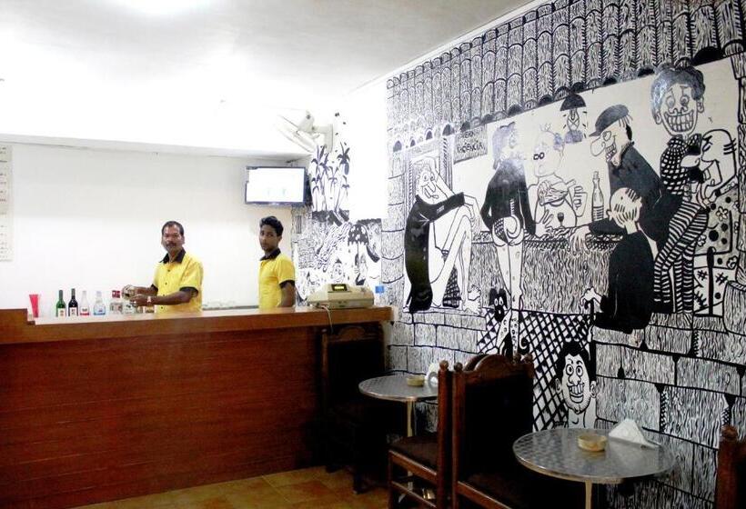 Отель Silver Sands Sunshine Angaara