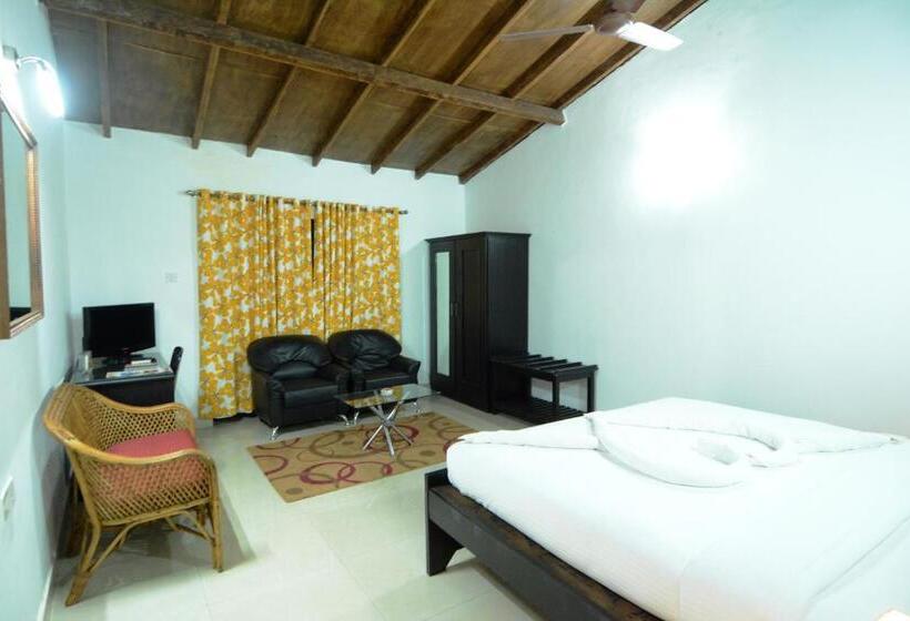 Отель Silver Sands Sunshine Angaara