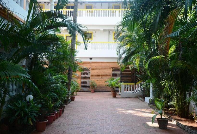 Отель Silver Sands Sunshine Angaara