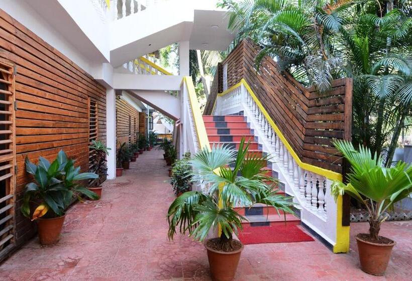 Отель Silver Sands Sunshine Angaara