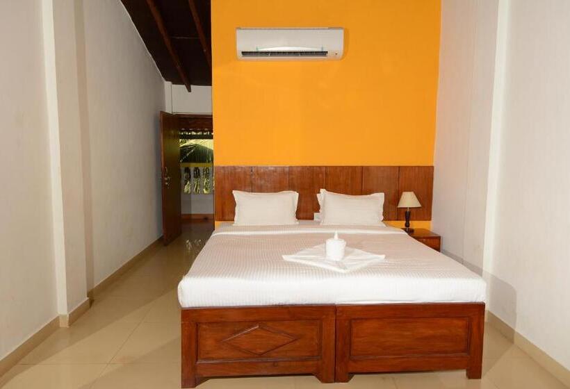 Отель Silver Sands Sunshine Angaara