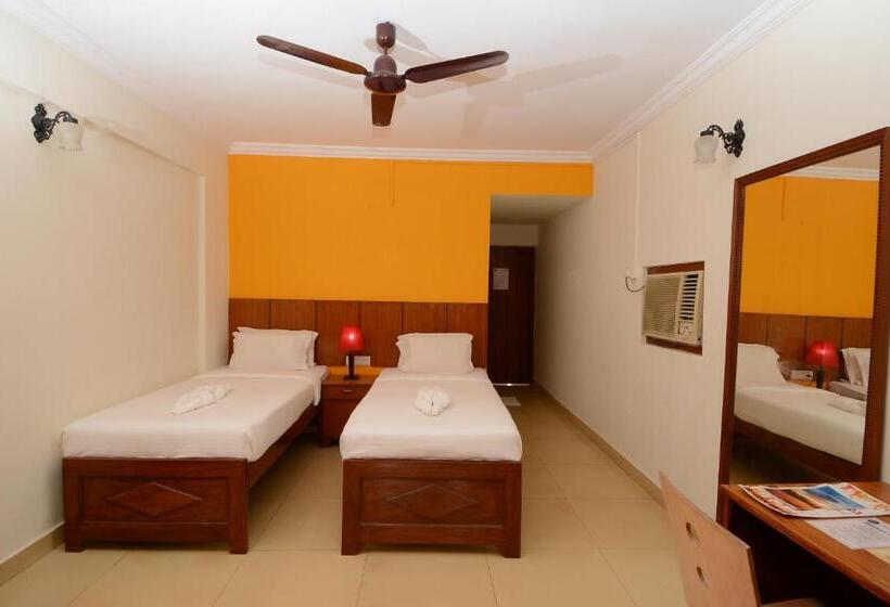 Отель Silver Sands Sunshine Angaara