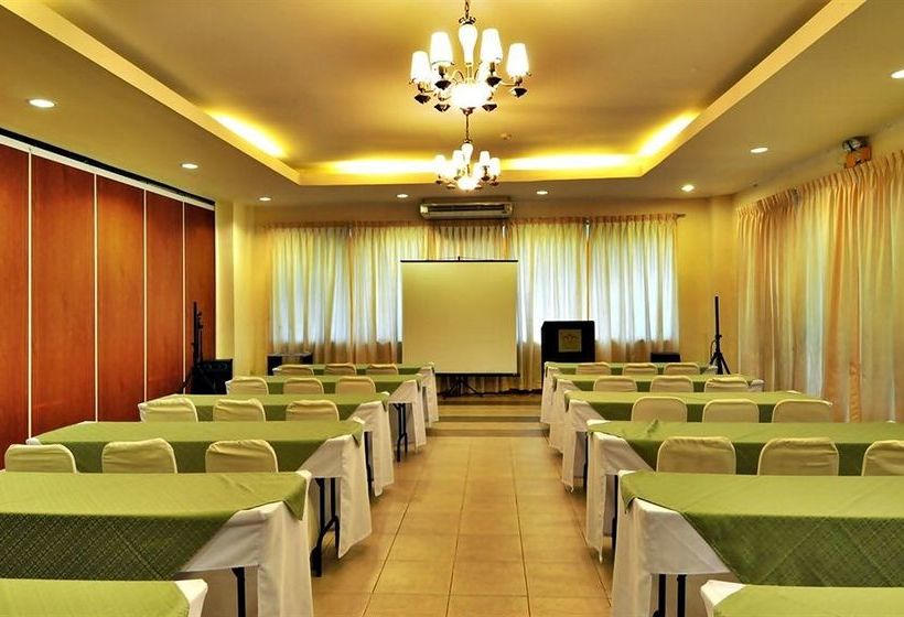 فندق Subic Holiday Villas