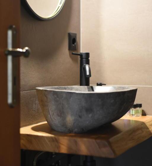 בית מלון כפרי Ta Petrina