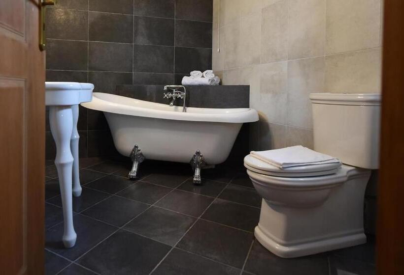 בית מלון כפרי Ta Petrina