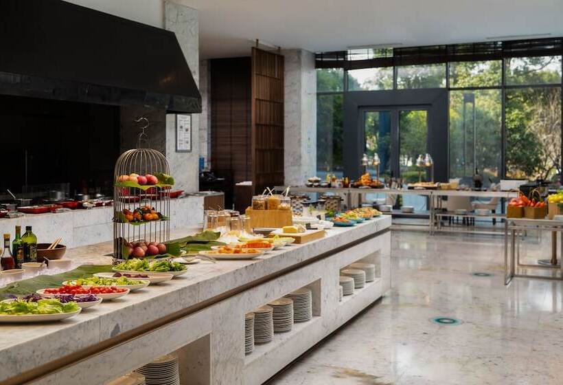 هتل Doubletree By Hilton Shanghai Hongqiao