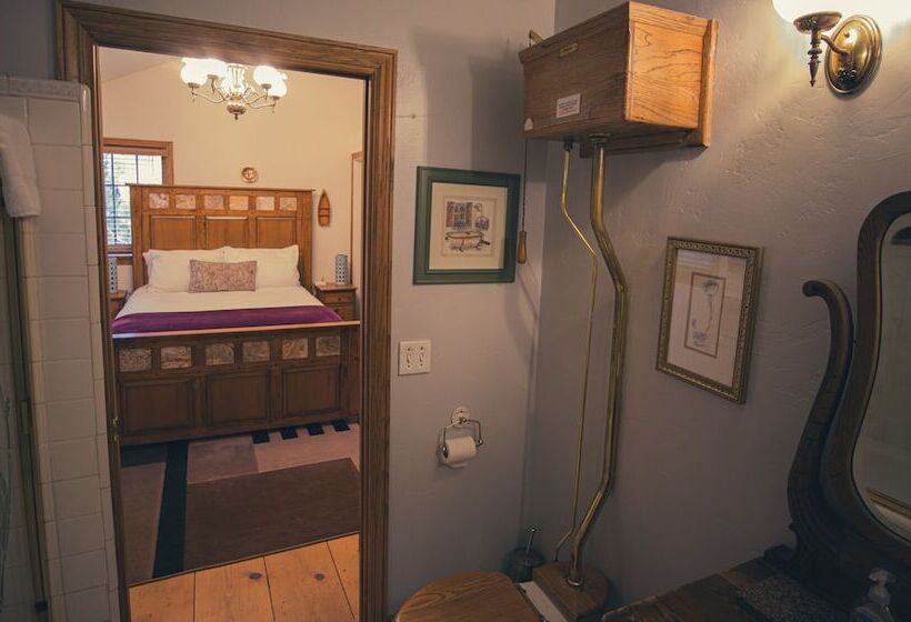 בית מלון כפרי Tucker Peak Lodge