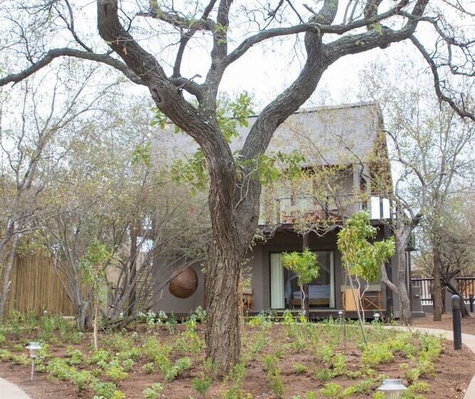 Отель Unembeza Boutique Lodge & Spa