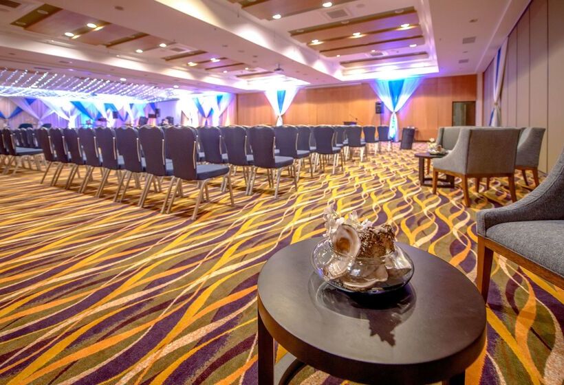 Wyndham Manta Sail Plaza Hotel And Convention Center