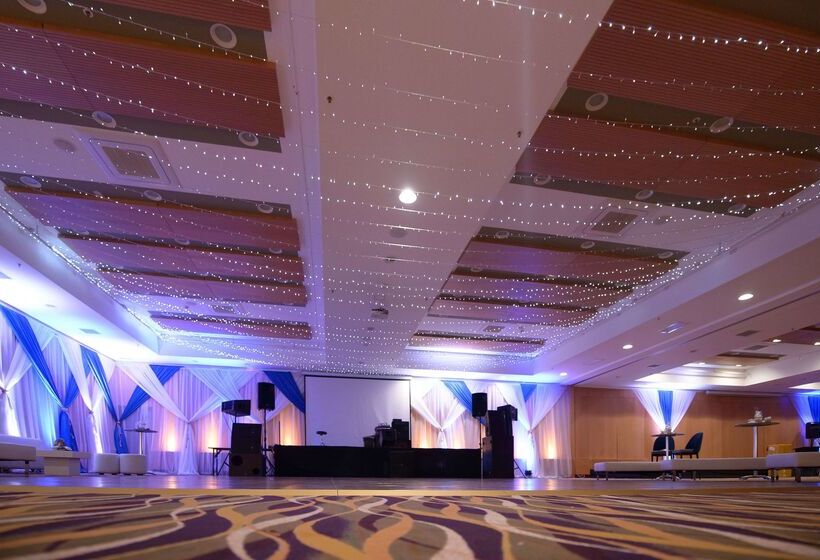 Wyndham Manta Sail Plaza Hotel And Convention Center