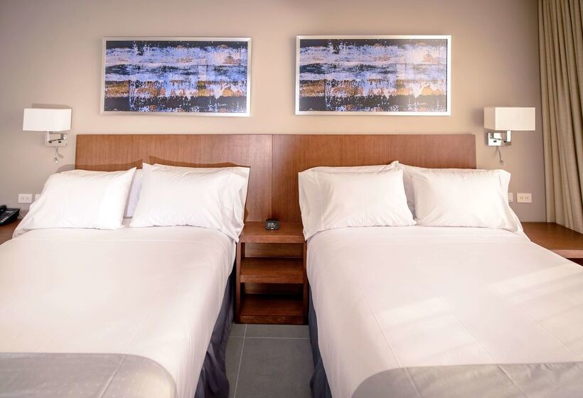 Wyndham Manta Sail Plaza Hotel And Convention Center