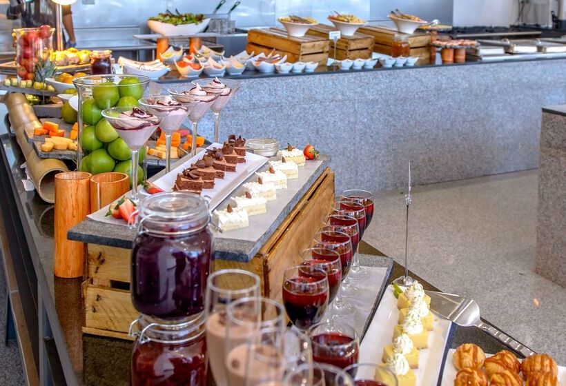 Wyndham Manta Sail Plaza Hotel And Convention Center