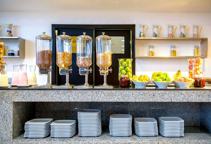 Wyndham Manta Sail Plaza Hotel And Convention Center