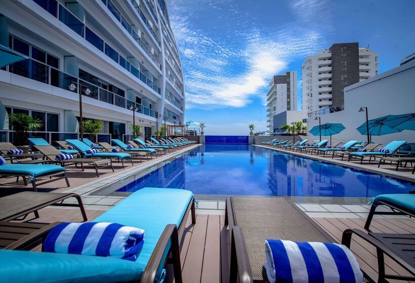 Wyndham Manta Sail Plaza Hotel And Convention Center