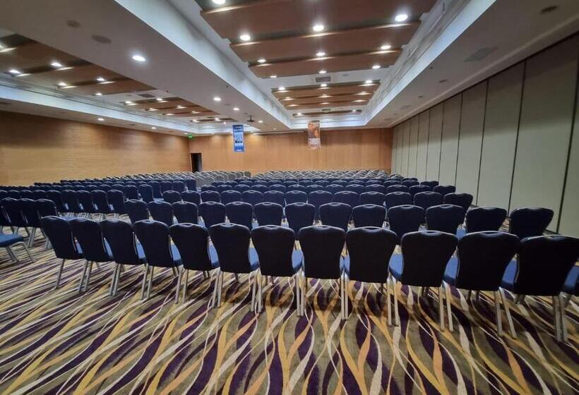 Wyndham Manta Sail Plaza Hotel And Convention Center