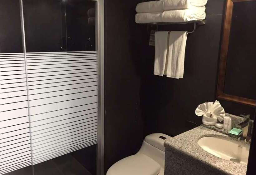 Wyndham Manta Sail Plaza Hotel And Convention Center