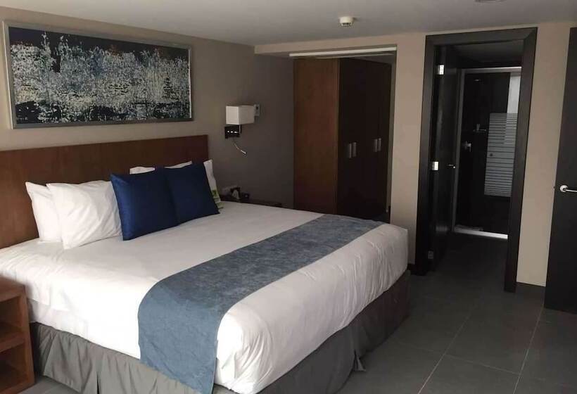 Wyndham Manta Sail Plaza Hotel And Convention Center