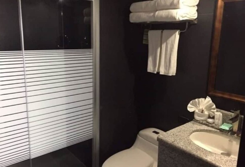 Wyndham Manta Sail Plaza Hotel And Convention Center