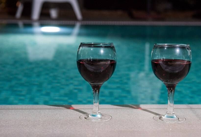 Koxyli Studios & Apartments