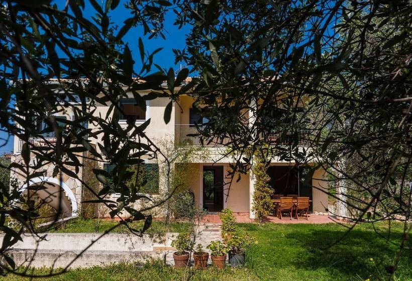 Koxyli Studios & Apartments