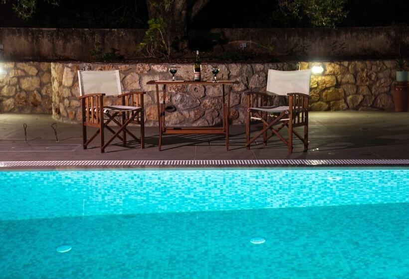 Koxyli Studios & Apartments