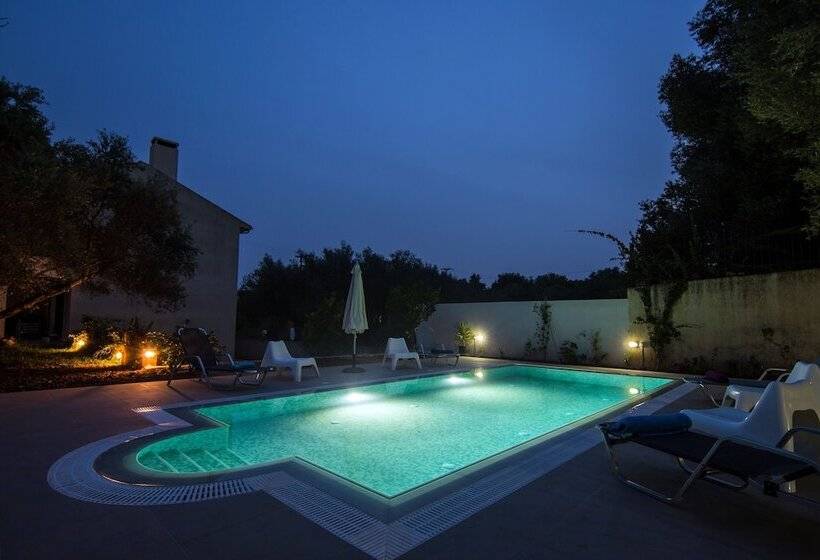 Koxyli Studios & Apartments