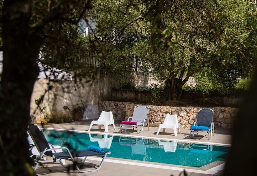 Koxyli Studios & Apartments