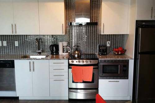 Life Suites  Front And Spadina