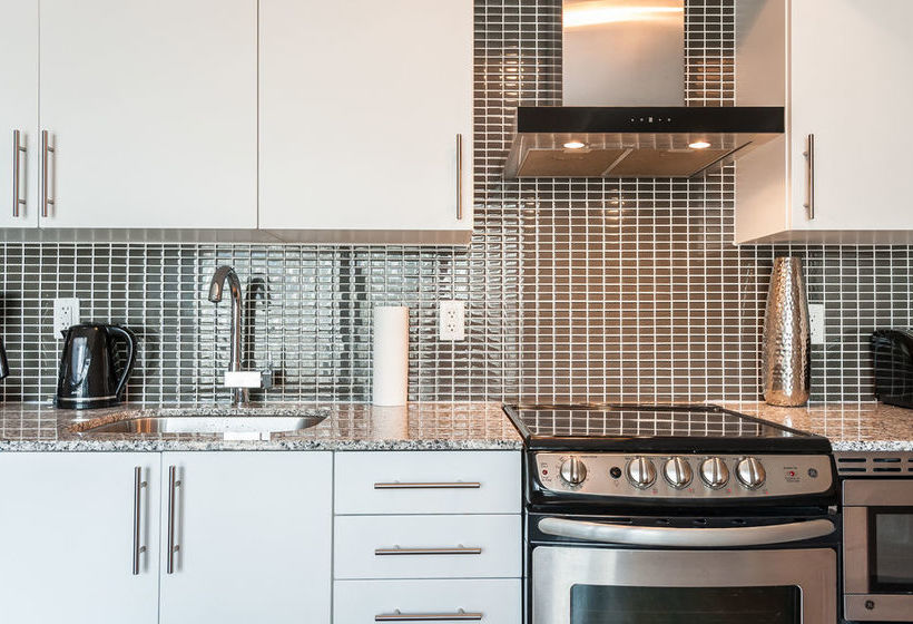 Life Suites  Front And Spadina