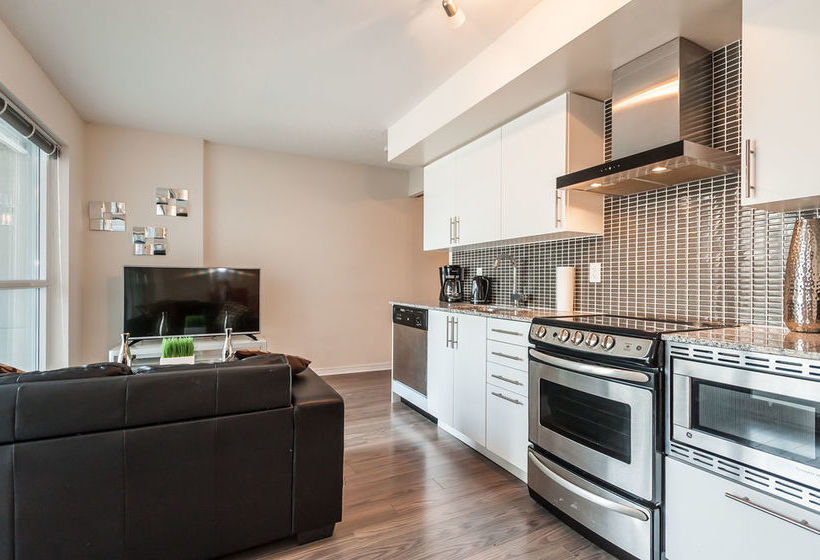 Life Suites  Front And Spadina