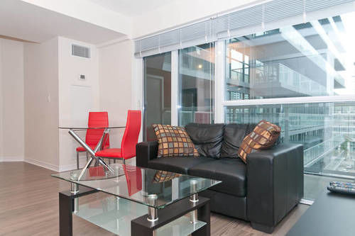 Life Suites  Front And Spadina