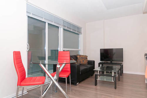 Life Suites  Front And Spadina