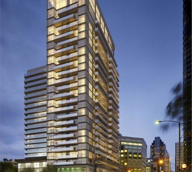 Life Suites  Front And Spadina